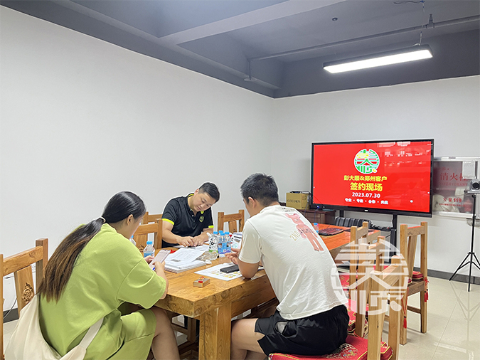 郑州客户签订双联磨豆腐机现场图片